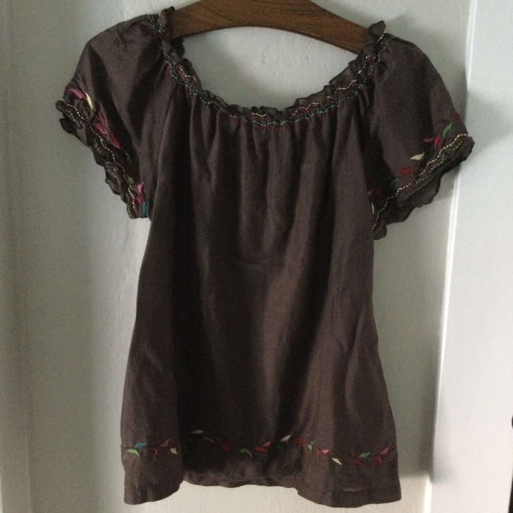 Floral Embroidered Blouse. - Picture 2 of 3
